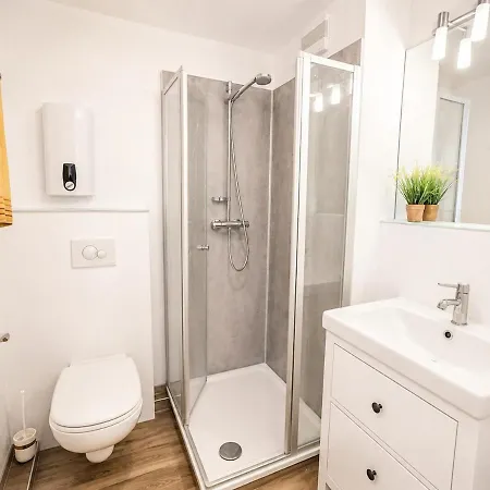 Апартаменты Jobostays - Mira Gemuetliches Erdgeschoss Studioapartment Mit Terrasse & Kostenlosem Parkplatz, Ladestation Fuer E-bikes Auf Der Terrasse Бад-Цвишенан
